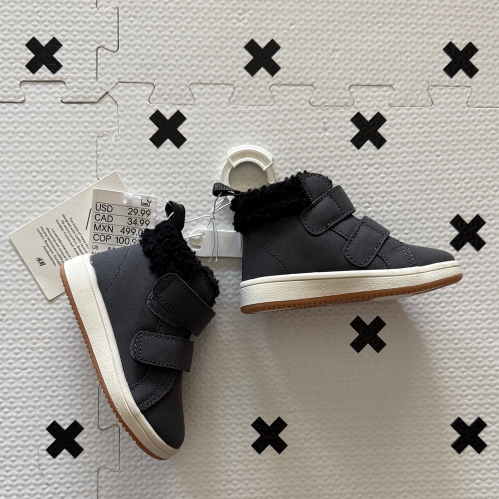 H&M Kids black and gray Sherpa velcro High-Top Shoes size 5.5